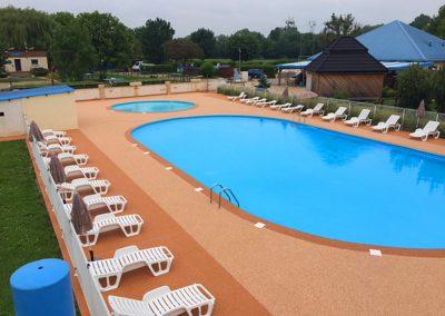 Plage de piscine à Parcey